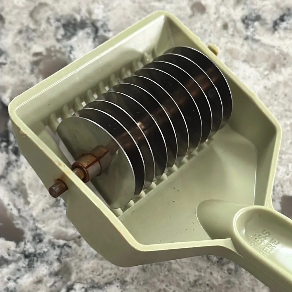 ACME Green Handheld Dough Cutter